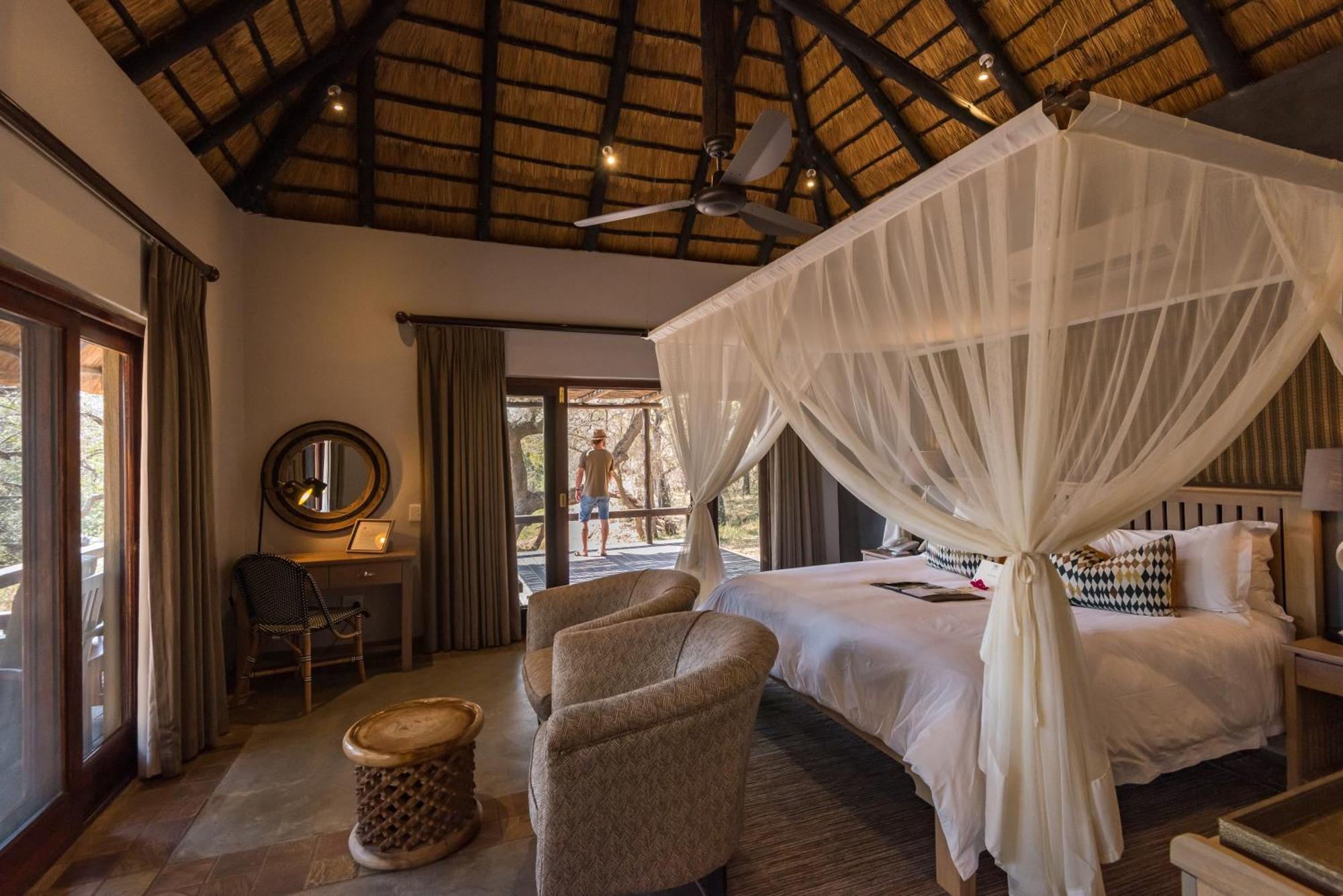 Inyati Game Lodge Охотничий заповедник Саби-Санд Экстерьер фото