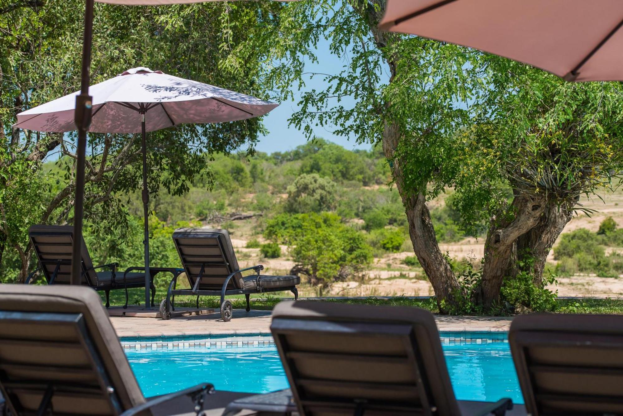 Inyati Game Lodge Охотничий заповедник Саби-Санд Экстерьер фото