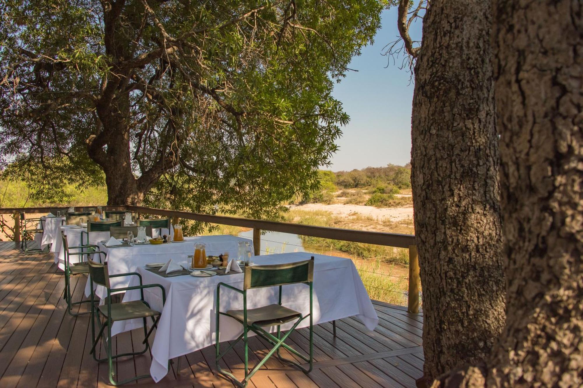 Inyati Game Lodge Охотничий заповедник Саби-Санд Экстерьер фото