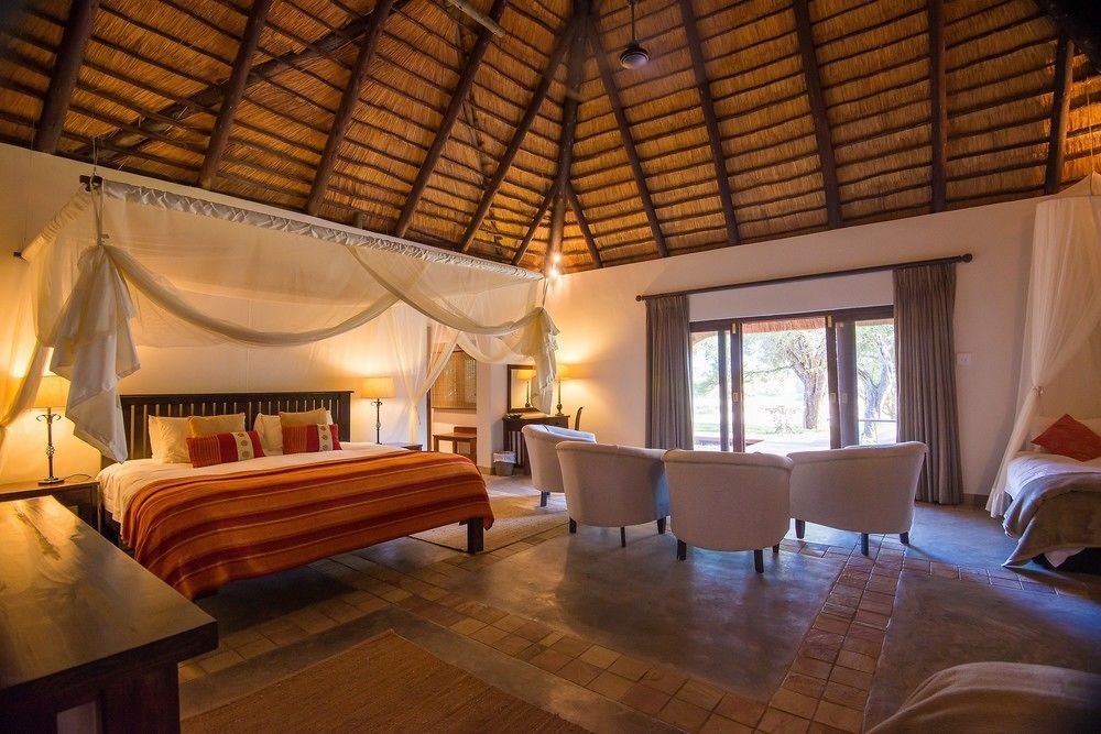 Inyati Game Lodge Охотничий заповедник Саби-Санд Экстерьер фото