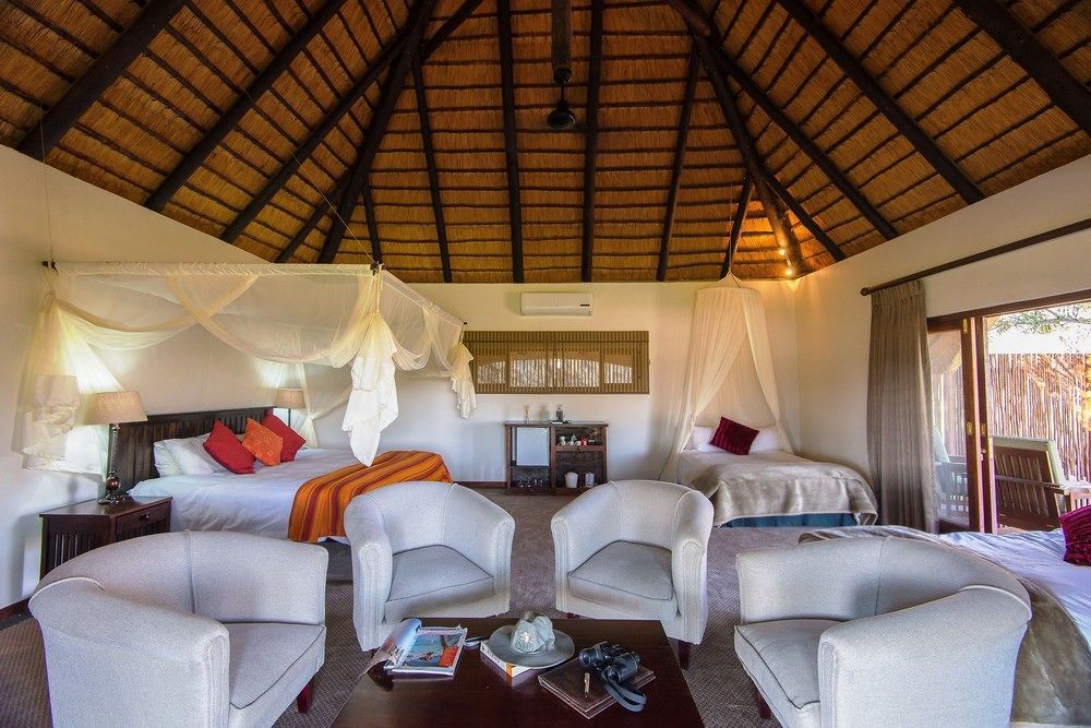 Inyati Game Lodge Охотничий заповедник Саби-Санд Экстерьер фото