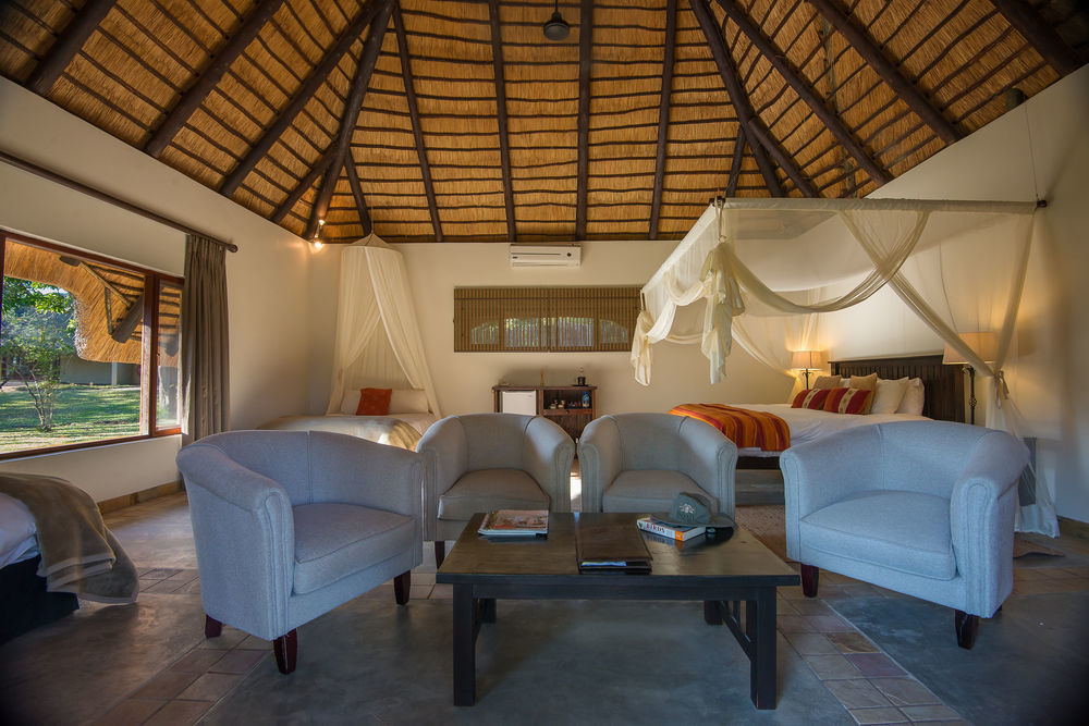 Inyati Game Lodge Охотничий заповедник Саби-Санд Экстерьер фото