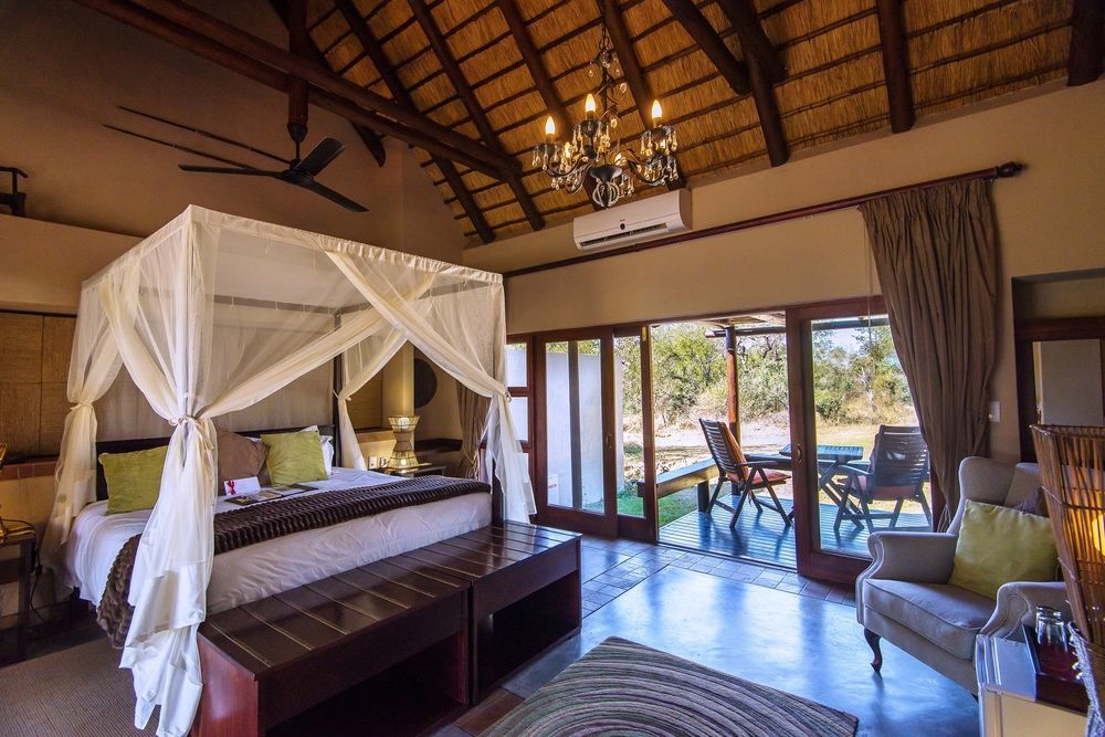 Inyati Game Lodge Охотничий заповедник Саби-Санд Экстерьер фото